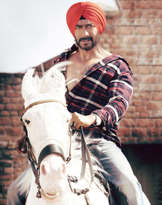 Ajay Devgn asked to put a warning sign before every stunt in Son of Sardaar!
